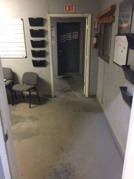 More Photos Of 132 104 Ave S, Killdeer Warehouse For Lease