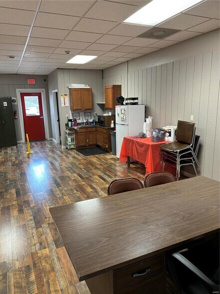 More Photos Of 201 E High St, Potosi Storefront Retail Office For Sale