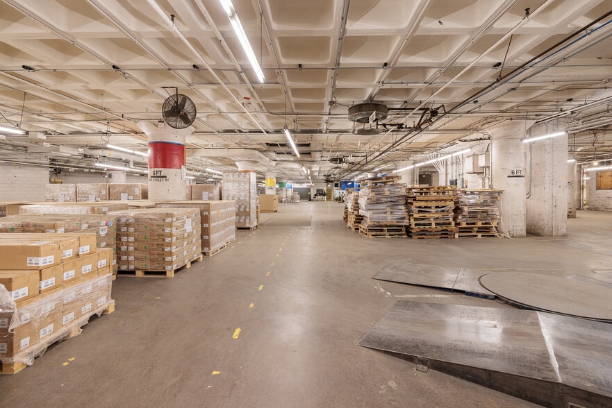 More Photos Of 1111 W 35th St, Chicago Flex For Lease