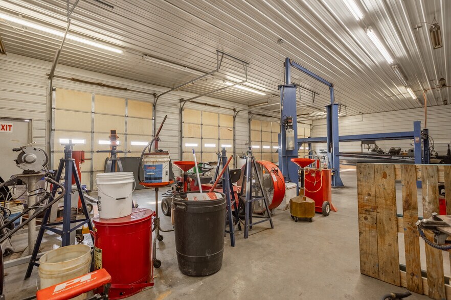 More Photos Of 3111 S Springfield Ave, Bolivar Auto Dealership For Sale