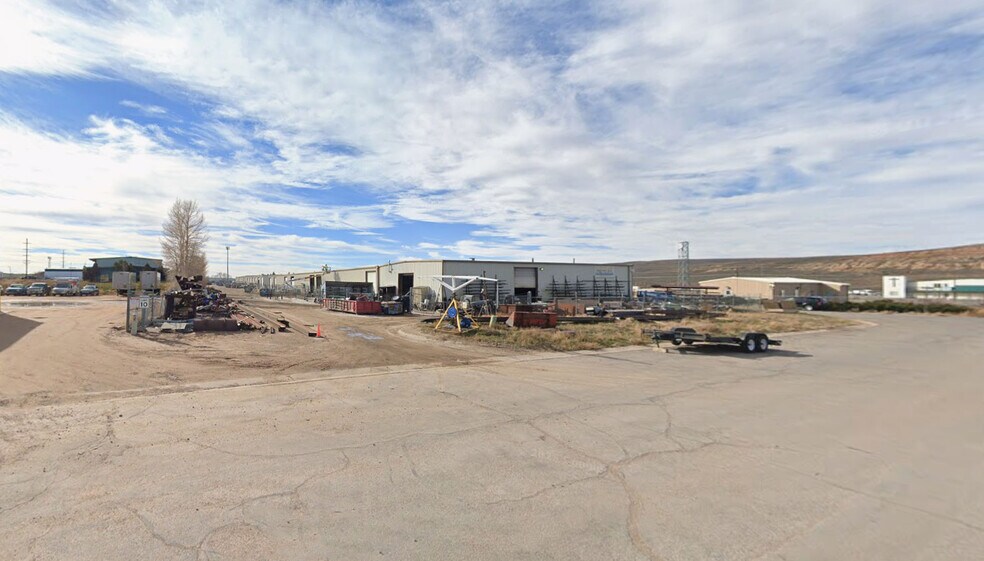 More Photos Of 64 Imperial Dr, Evanston Warehouse For Lease