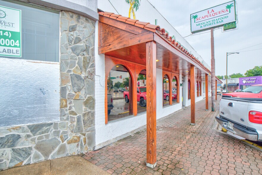 More Photos Of 2706 Samuell Blvd, Dallas Storefront For Lease