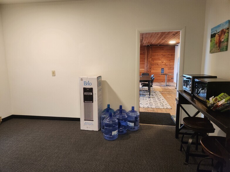 More Photos Of 116-128 Main St, Carlton Storefront Retail Office For Lease