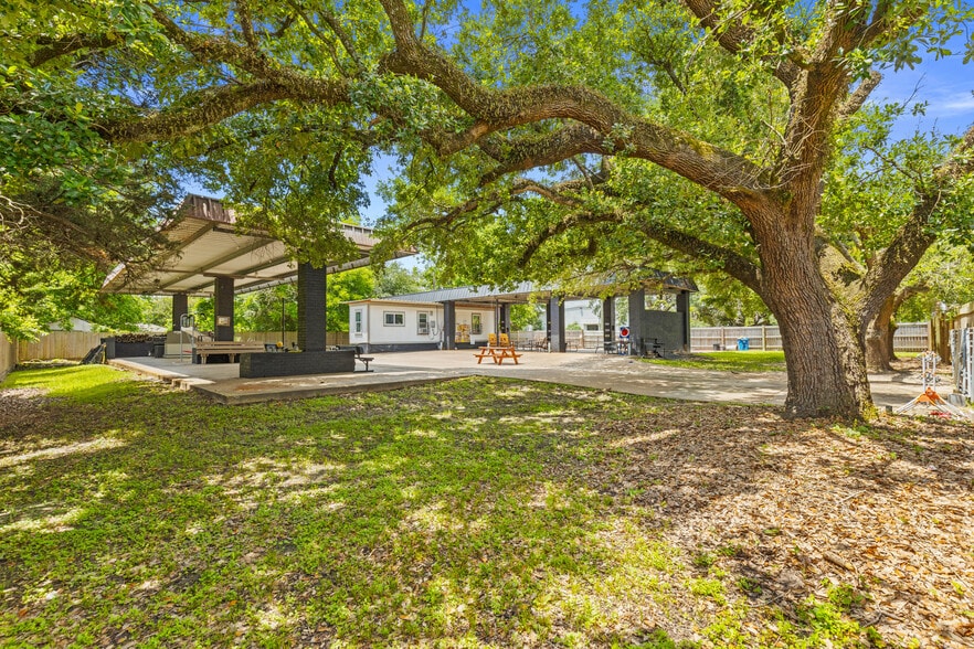 More Photos Of 510 Walker st, Trinity Fast Food For Sale
