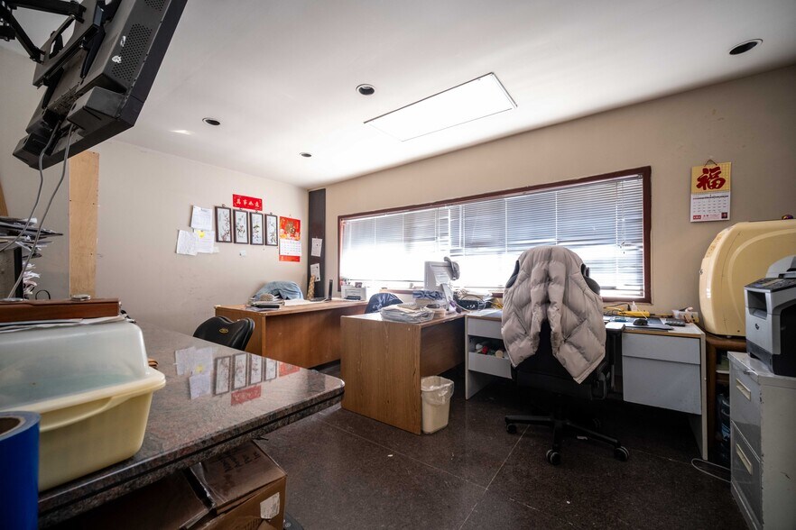 More Photos Of 12671 Bathgate Way, Richmond Warehouse For Sale