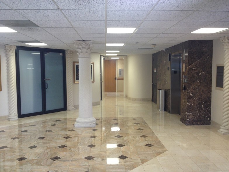 More Photos Of 2201 NW Corporate Blvd, Boca Raton Medical For Lease
