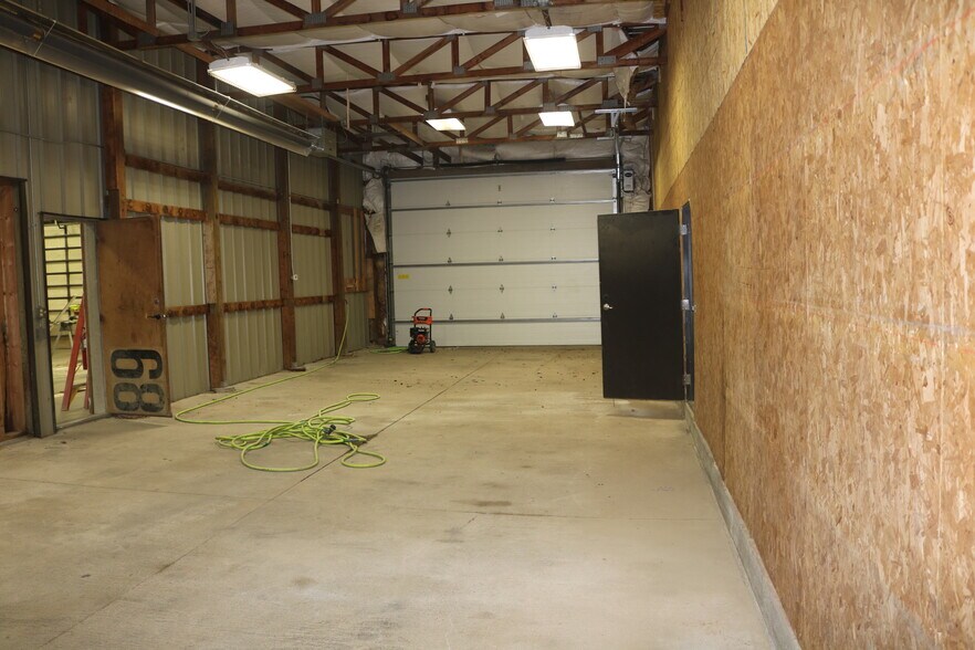 More Photos Of 1425 9th Ave, Council Bluffs Warehouse For Lease
