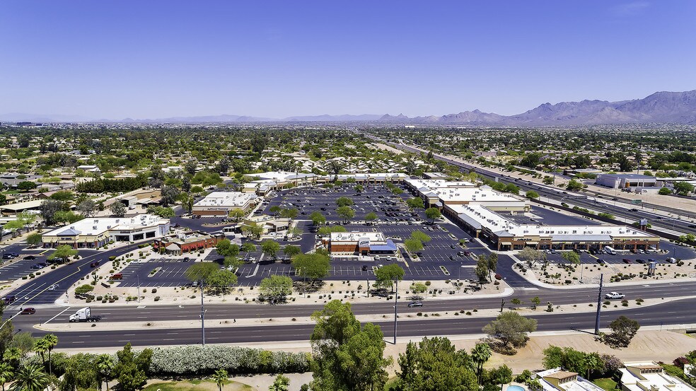 More Photos Of 8710-8776 E Shea Blvd, Scottsdale Storefront For Lease