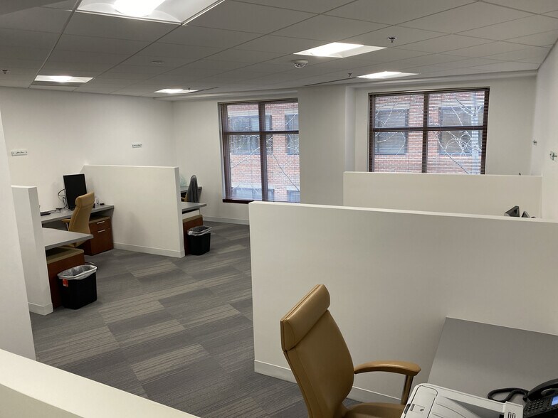 More Photos Of 225 Reinekers Ln, Alexandria Office For Lease