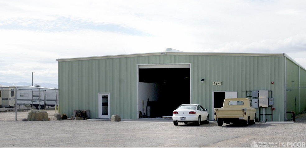 More Photos Of 7940 S Kolb Rd, Tucson Manufacturing For Lease