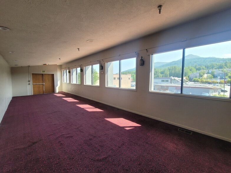 More Photos Of 12300 Old Glenn Hwy, Eagle River Restaurant For Lease