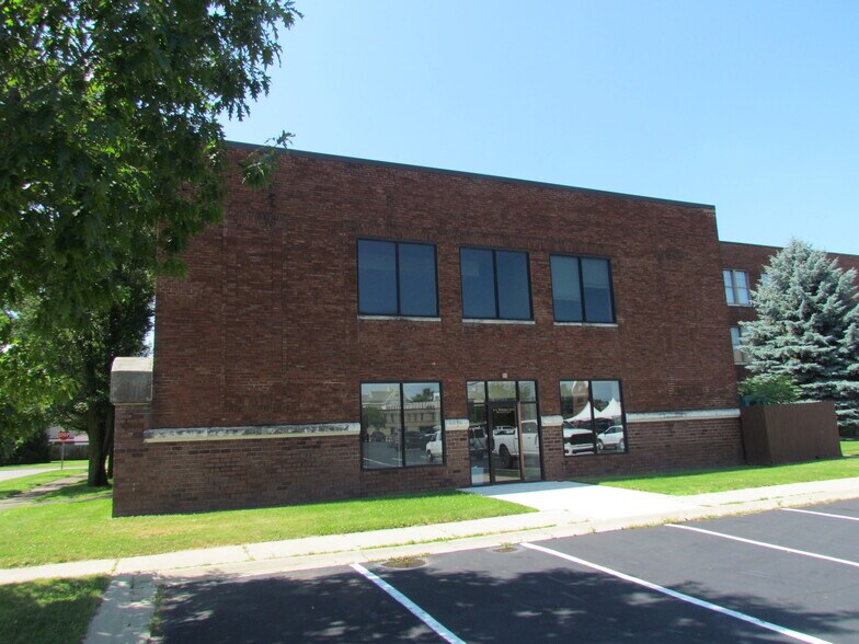 More Photos Of 15 E Washington St, Coldwater Office For Sale