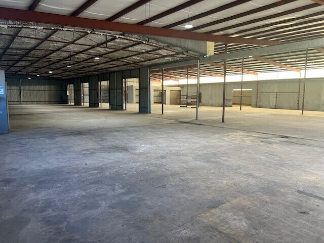 More Photos Of 6920 Gardner Rd, San Antonio Service For Lease