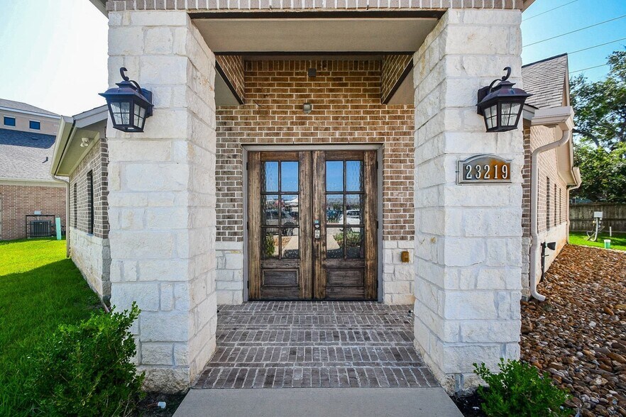 More Photos Of 23219 Red River Dr, Katy Medical For Sale