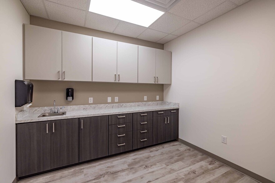 More Photos Of 27511 W IH-10, Boerne Medical For Lease