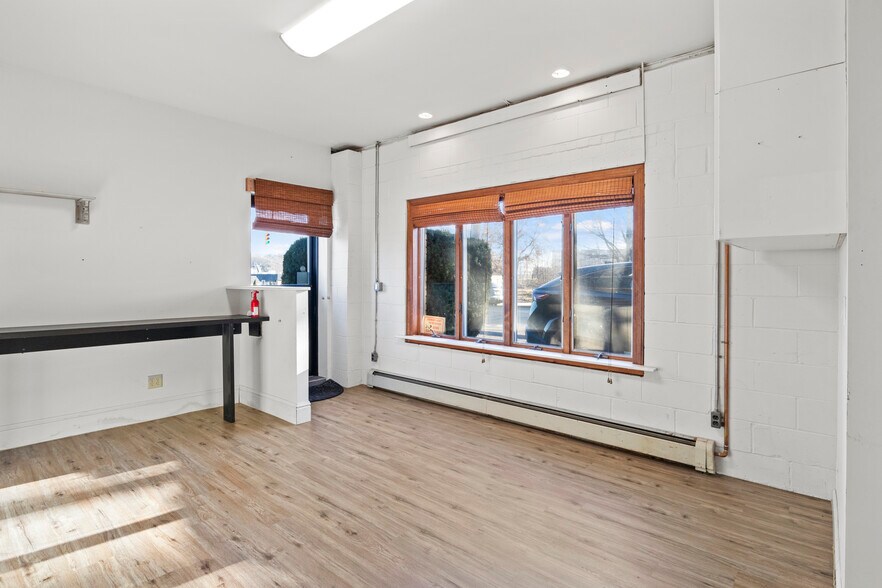 More Photos Of 42 Herb Hill Rd, Glen Cove Flex For Lease