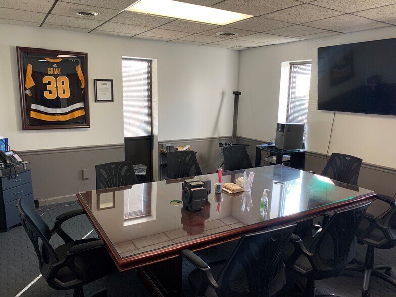 More Photos Of 5372 Enterprise Blvd, Bethel Park Warehouse For Lease