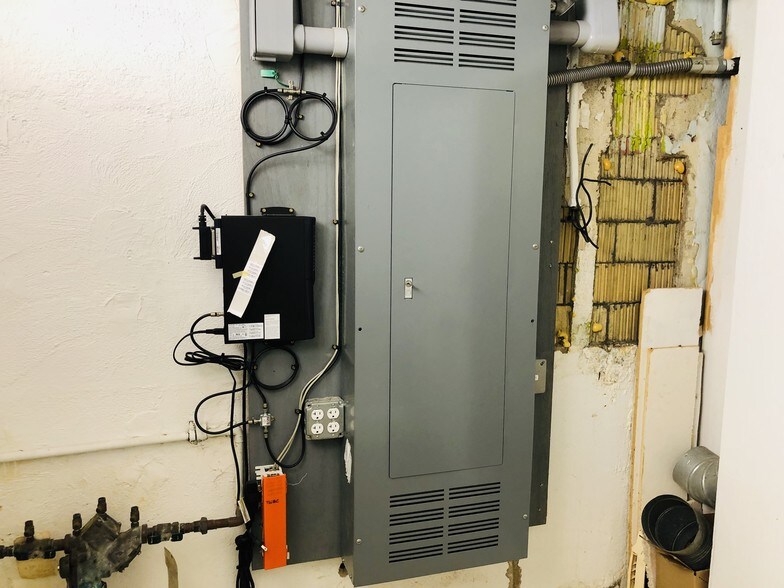 More Photos Of 120-122 W Broadway St, New Lexington Office For Lease