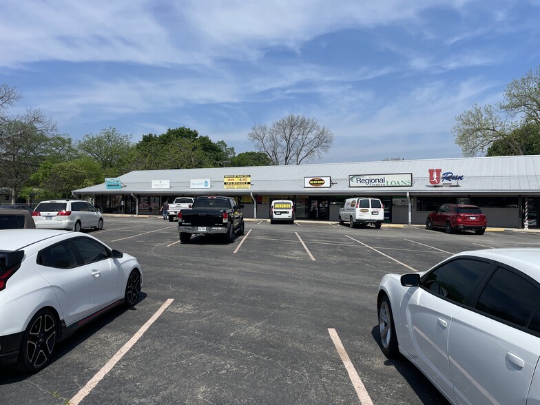 Primary Photo Of 380-394 Landa St, New Braunfels Unknown For Lease