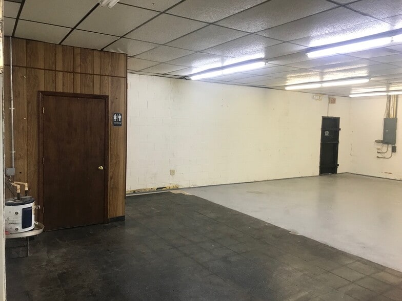 More Photos Of 327 & 323 John C Calhoun Dr, Orangeburg Freestanding For Sale