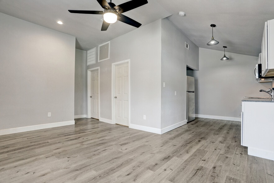 More Photos Of 2322 Central St, Dickinson Apartments For Sale