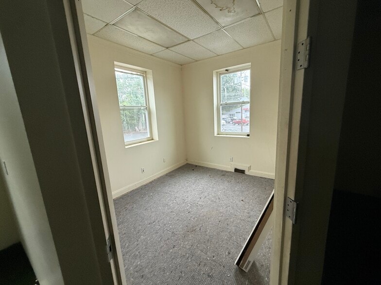 More Photos Of 216 Tingley Ln, Edison Warehouse For Lease