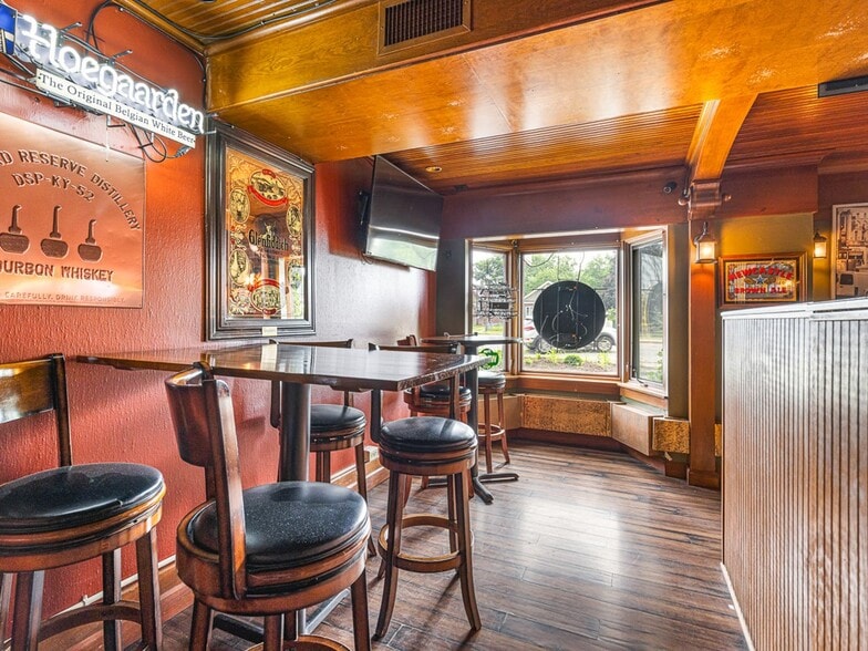 More Photos Of 5040 N 2nd St, Loves Park Restaurant For Sale