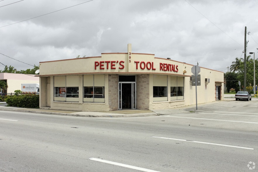 More Photos Of 395 NE 167th St, Miami General Retail For Lease
