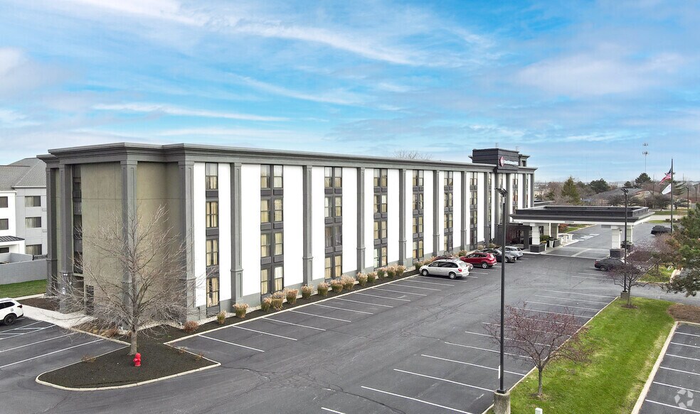 More Photos Of 7220 Woodland Dr, Indianapolis Hotel For Sale