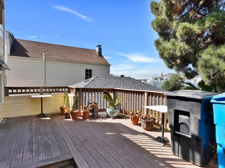 More Photos Of 2250 Union St, San Francisco Storefront Retail Office For Lease