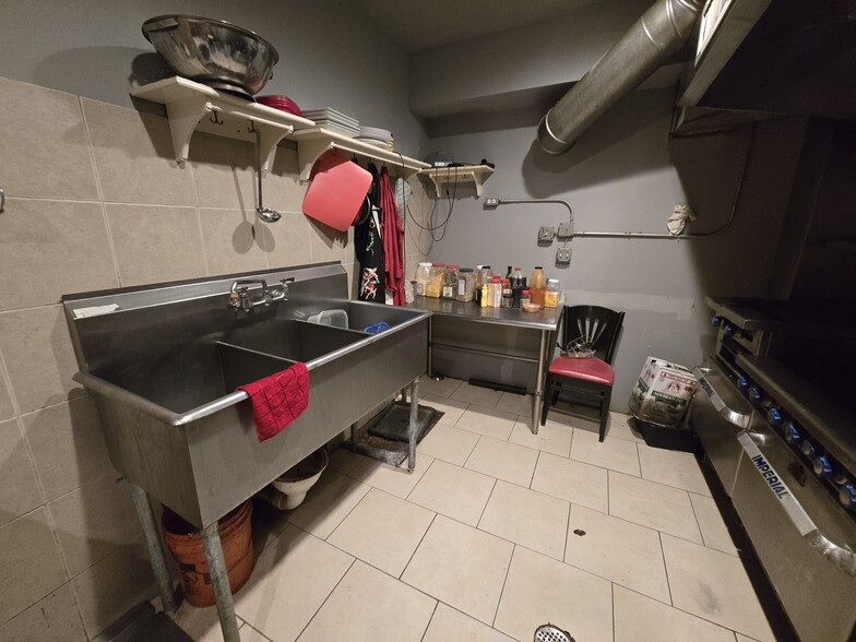 More Photos Of 415-417 Halsey St, Newark Bar For Sale