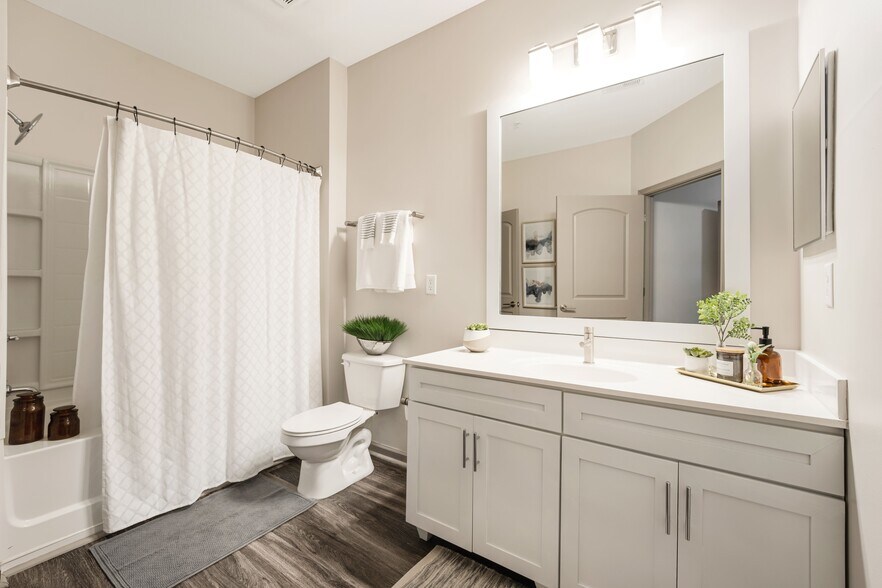 More Photos Of 900 E Six Forks Rd, Raleigh Apartments For Lease