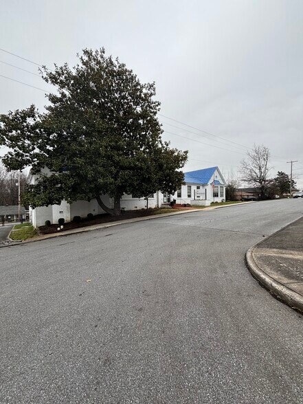 More Photos Of 3024 Forest Hills Cir, Lynchburg Office For Sale