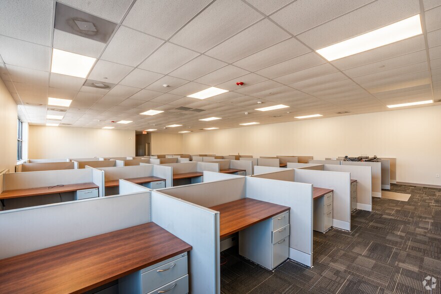 More Photos Of 650 S 23rd St, Beaumont Warehouse For Lease