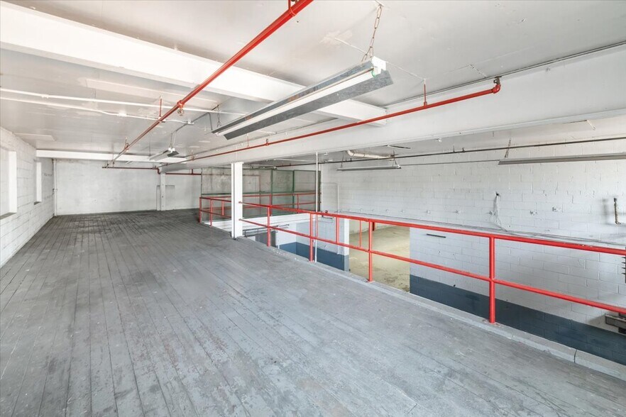 More Photos Of 390-400 Railroad Ave, Hackensack Warehouse For Lease