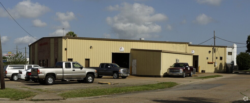 Primary Photo Of 4501 Zenith St, Metairie Service For Sale