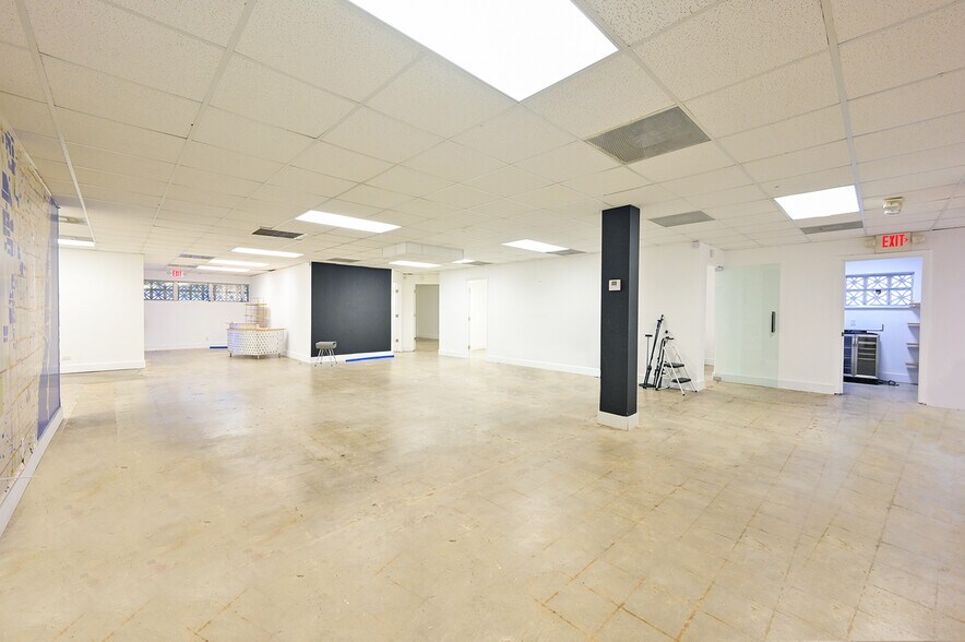 More Photos Of 901 NE 79th St, Miami Office For Lease