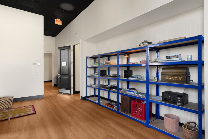 More Photos Of 11 5th St, Petaluma Loft Creative Space For Sale