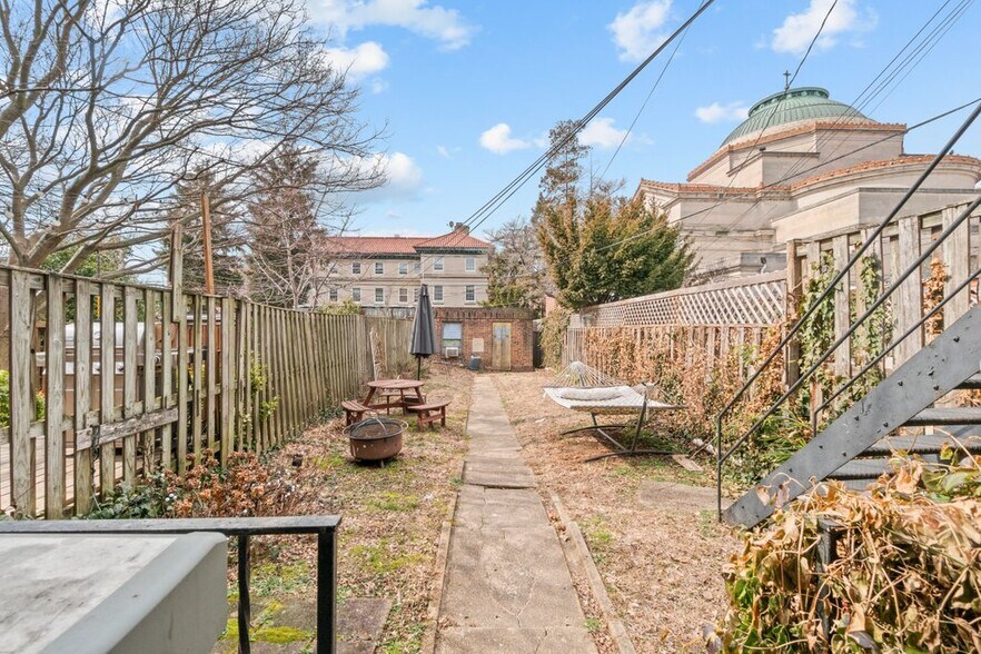 More Photos Of 2810 Saint Paul St, Baltimore Multifamily For Sale