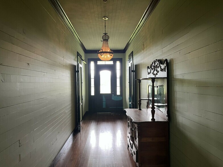 More Photos Of 1862 LA-22, Madisonville Specialty For Sale