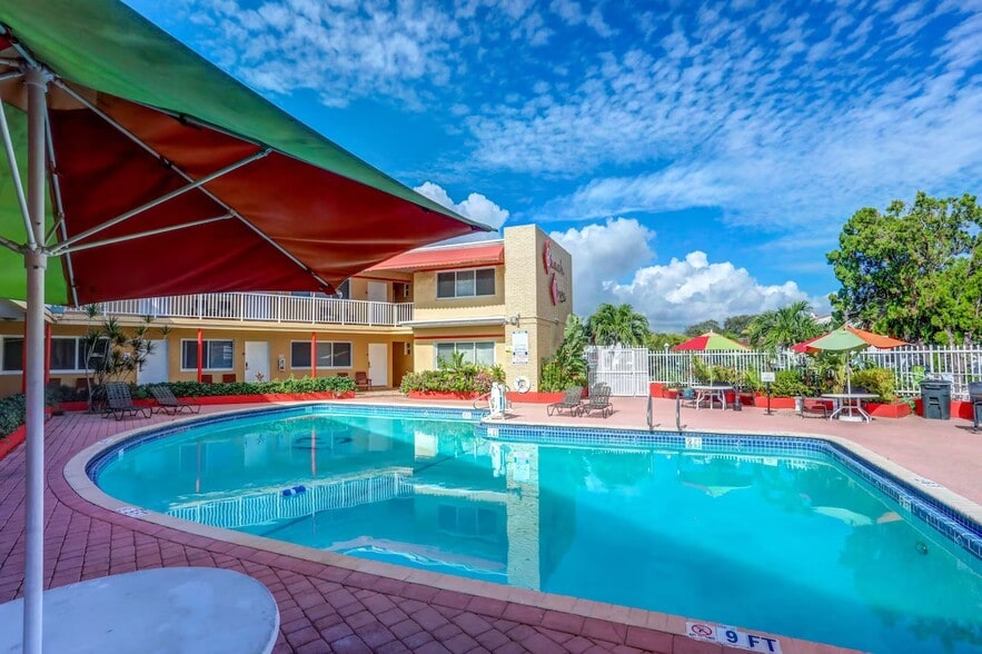 More Photos Of 1010 S Federal Hwy, Hollywood Hotel For Sale