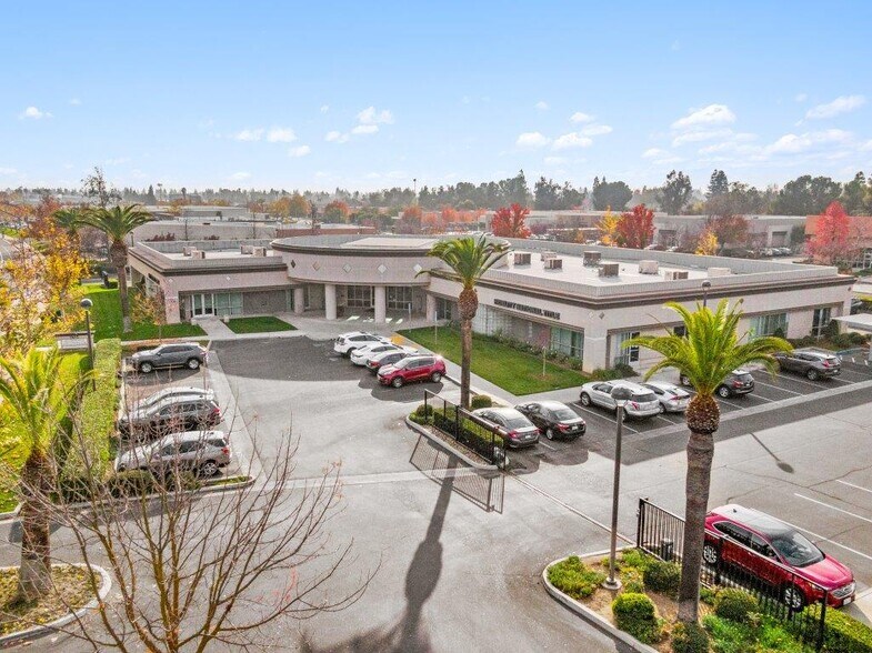 More Photos Of 7475 N Palm Ave, Fresno Office For Lease