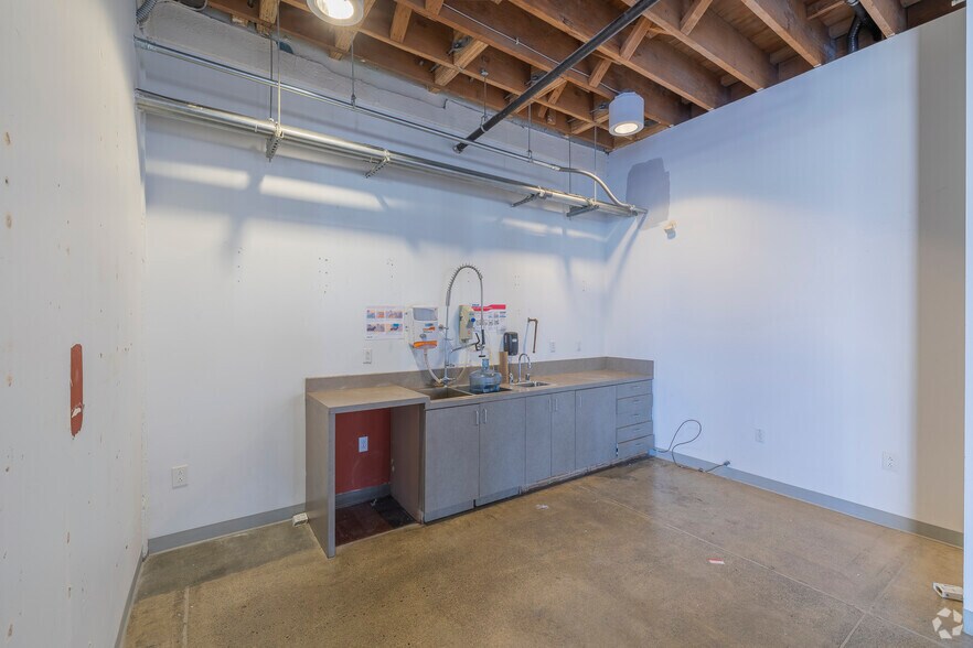 More Photos Of 380 Washington St, Oakland Unknown For Lease