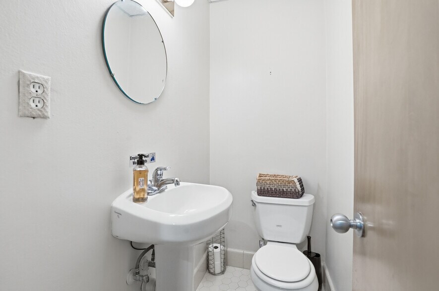 More Photos Of 906 S Fort Harrison Ave, Clearwater Medical For Sale