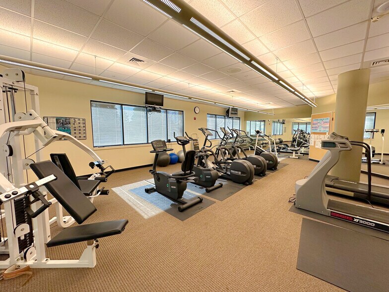 More Photos Of 5121 Skyline Village Loop S, Salem Medical For Sale