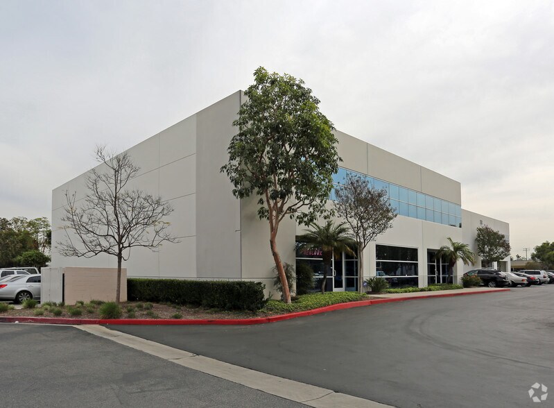 More Photos Of 1555-1565 McGaw Ave, Irvine Light Manufacturing For Lease