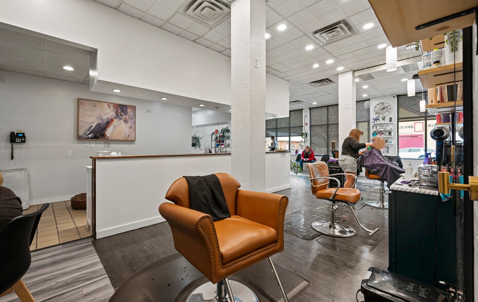 More Photos Of 502 Main Street, New Castle Hotel For Sale