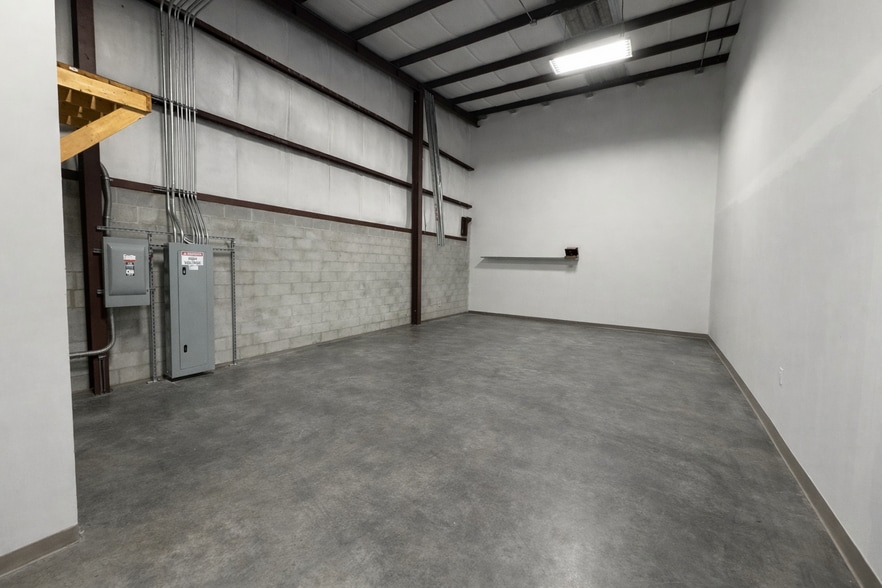 More Photos Of 2254-2256 Massaro Blvd, Tampa Warehouse For Lease