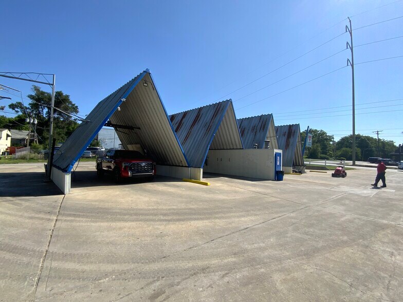 Primary Photo Of 7822 Troost Ave, Kansas City Carwash For Sale