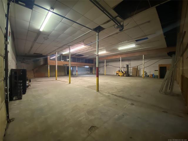 More Photos Of 713 N 2nd St, Stilwell Industrial For Sale